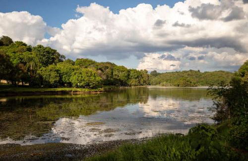 Refúgio de Luxo e Piscina à beira do Passaúna - Photo 9