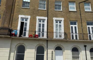 Seafront Studio Snug by the Sea - Sea Views - Foto 6