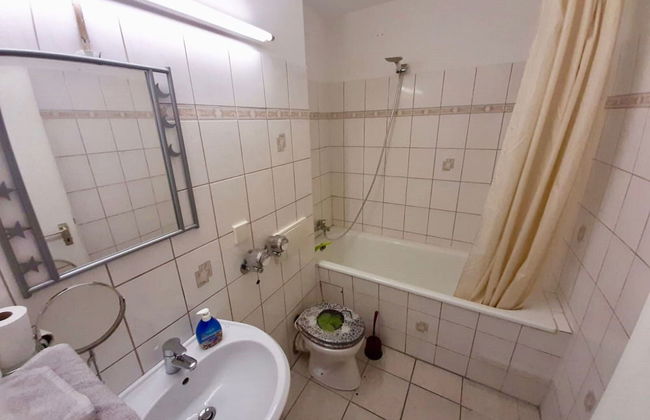 Apartment With Balcony, Neuss - Foto 13