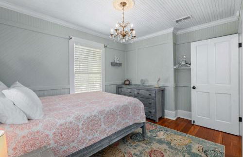 Secret Garden Hideaway l Walk to DNTN l Sleeps 8 - Foto 56