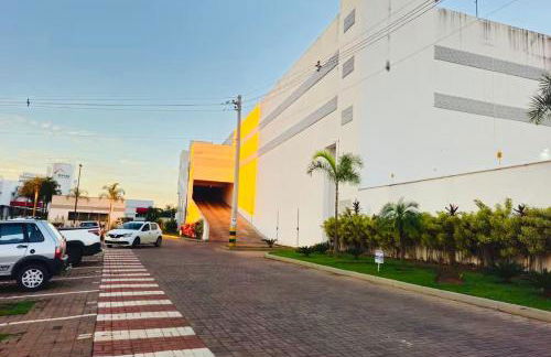 Apto Confortável - Supermercado Bahamas ao lado - Foto 16