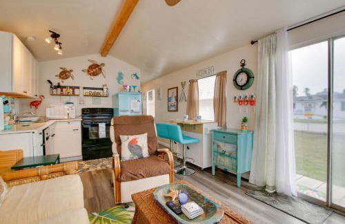 Furnished Deck Waterfront Port Isabel Cottage! - Foto 5