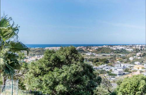 Sunny 3-Bedroom Apartment - Foto 12