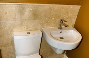 Stunningly Opulent Gold Apartment Near Sheffield FULL SKY TV - Foto 12