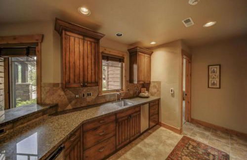 Bear Discovery Custom Tamarack Estate Home by Casago McCall - Donerightmanagement - Foto 34