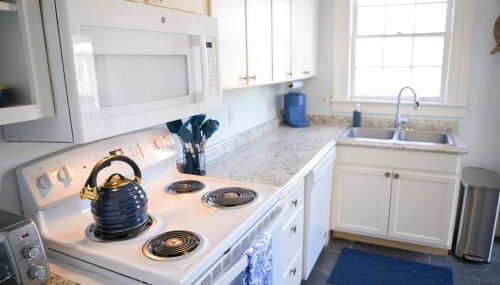 The Maiden Voyage - Themed Getaway, Steps to Forsyth, King Bed, Grill, Games, Picnic Basket - Foto 4