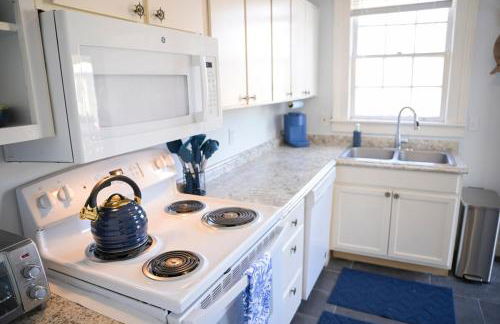 The Maiden Voyage - Themed Getaway, Steps to Forsyth, King Bed, Grill, Games, Picnic Basket - Foto 4