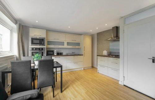 Free Parking - 3 Bedrooms - Sleeps 7 - Airport - Foto 2