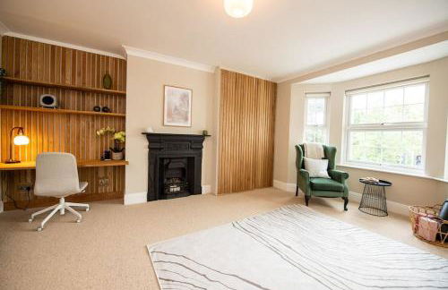 Stunning Apartment in the Centre of East Grinstead - Photo 6
