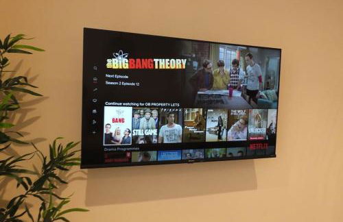 Entire Prestige Apartment in Poole Quay - Free Parking, Fast WiFi, Smart TV & Netflix - Foto 12