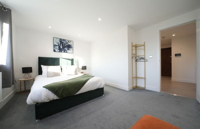 Heathrow Charge and Go - Photo 30