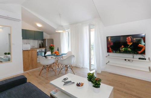 Apartments and Rooms Stone House - Photo 6