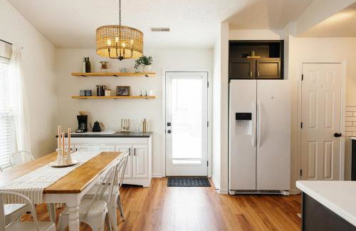 "The Dawning House" - Peaceful Modern Stay w/ Yard - Foto 24