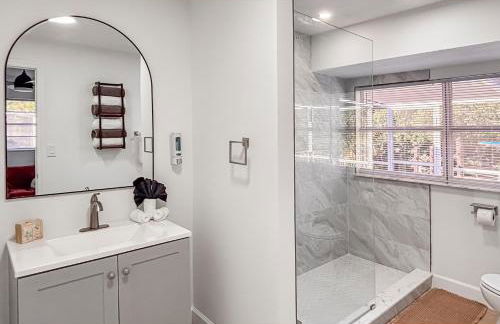 Bring Snacks and Relax! Waterfront, Heated pool, Cribs, Pets, Rods, BBQ - Foto 26