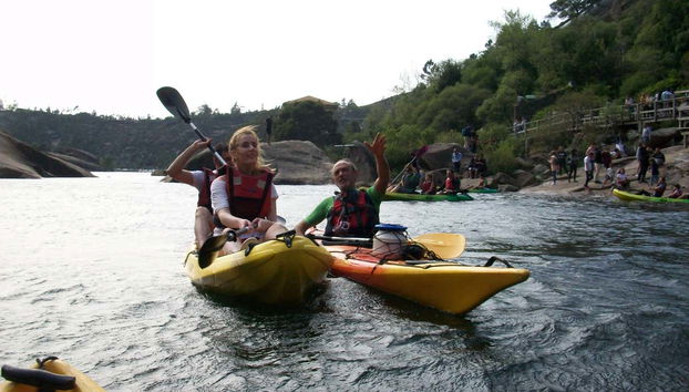 Remando in kayak sul fiume Ézaro