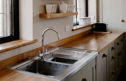 Manor Estate - Two Accommodation Wings - Sleeps 14 - Foto 14