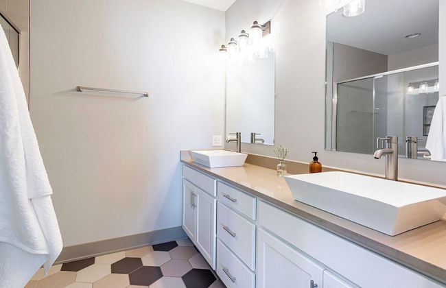 Waverly by Avantstay Nashville-inspired Townhome w/ Luxury Kitchen, Pool Table - Foto 3