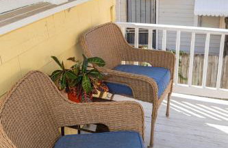 Bright and Sunny Springfield Carriage House - Photo 37