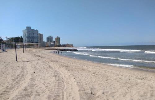Apto em Barra Velha 340m da PRAIA com SACADA com CHURRASQUEIRA, AR CONDICIONADO WI-FI, PISCINA, PORTARIA 24h, ACADEMIA MINI MERCADO e vaga de GARAGEM - Photo 13