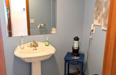 NEW! The Lighthouse - Cute, Large, and Lakefront! - Foto 11