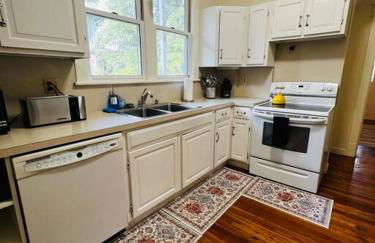 4 Bedroom DC's Best Location with Parking, Walk to Clarendon Metro, Shopping and Nightlife! - Foto 4