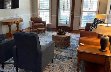 Roomy Retreat - Photo 16