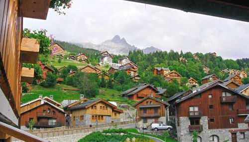 Atmospheric, original stone chalet in Meribel - Photo 2