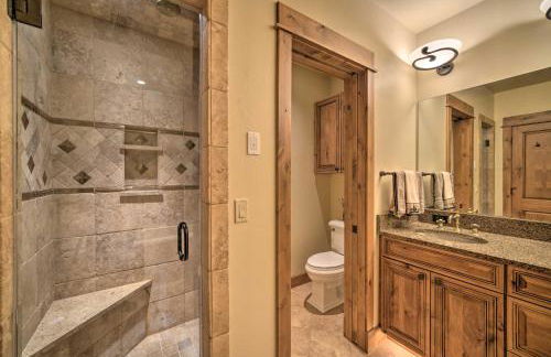 Stunning Ski-InandSki-Out Penthouse Condo with Hot Tub - Foto 21