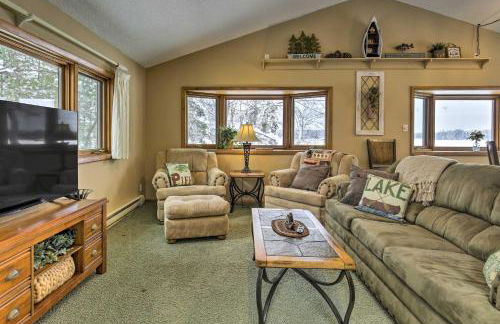 Phillips Cabin with Lake Views and Private Dock! - Foto 4