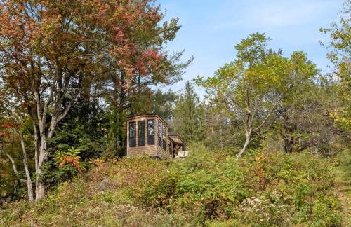 Haven Tiny House w hot tub on river near Stowe - Foto 41