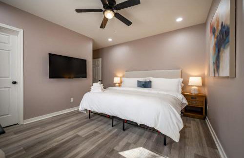 Modern & Stylish - Mins to Downtown - Family Friendly - Photo 31