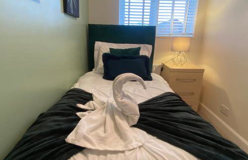 Group Contractor Stay 3 Bed House Bedford Parking WiFi - Foto 4