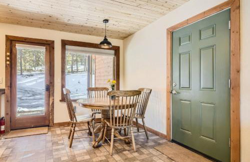 Cozy Wolfcamp Chalet with Hot Tub, Views with Fast Wifi - Foto 9