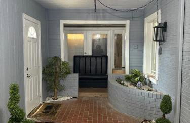 Stylish Remodeled 23 Large beds Near Elvis Presley - Foto 25