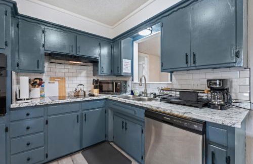 5BR Home Large Backyard Group-Friendly #12 - Foto 18