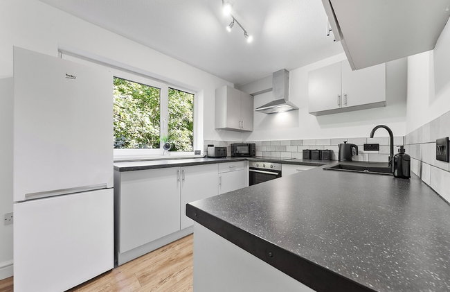 2BR Flat, Free Parking, Close to Airport & Centre - Foto 60