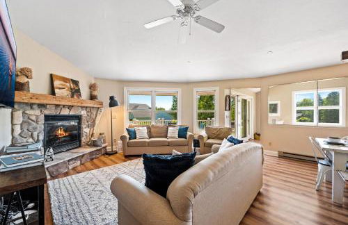 The Goat and Cherry - Dogs, Fire Pit & Hot Tub, Escape to Sister Bay! - Foto 6