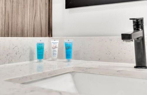 Sunny 2-Bed Oasis Pool and Gym in Apollo Beach - Foto 20