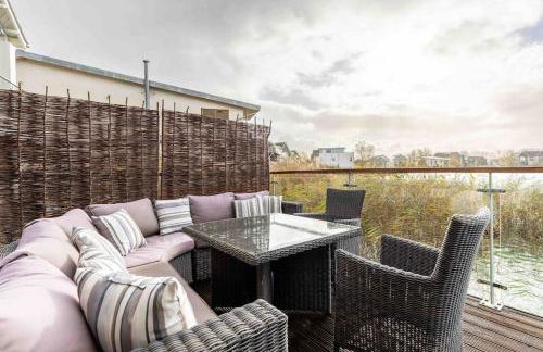 Lakeside Cotswolds Retreat with Private Hot Tub set on Lower Mill Estate - Photo 25