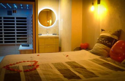 LE LOFT A BULLES (85m2 Jacuzzi Hammam Billiard Bar Douche Sauna) - Foto 9