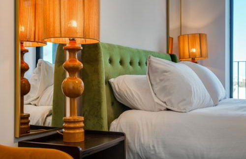 Luxury City Escape - Brand New Stylish 2 Bedroom Apartment with Parking - Foto 25