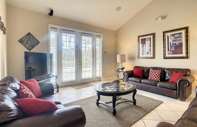 Fantastic 7 Bed 6 Bath in Prestigious Gated Comm - Foto 14