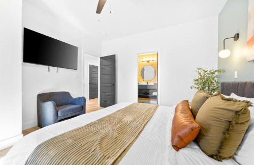 The Luxx - ALL NEW / 4 BD / Poolside / Hot Tub / Lake View - Foto 13