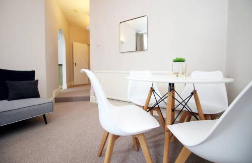 2 Bedroom City Apartment - 20mins Walk to Cabot Circus, With Free Wi-Fi & Off-Peak Parking Included - Foto 33