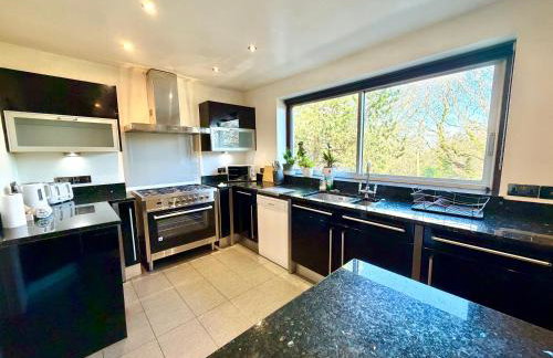 Indoor Heated Pool - Large Family Home - Sleeps 12 - Near Bournemouth Beach - Photo 6