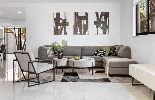 April Sale! 4BR - Private Yard, Grill, Soaking Tub, Near Coral Gables & MIA Airport - Foto 2