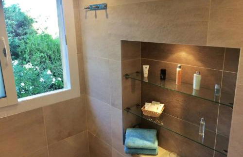 Maison conviviale à Fréjus avec piscine à débordement - Foto 12