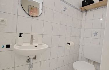 Schönes Zimmer in einer 3er WG-Wohnung geeignet für einen Mann shared apartment - Foto 14