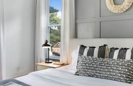 The Maple House - Huge Backyard & Mins to Broadway - Foto 9