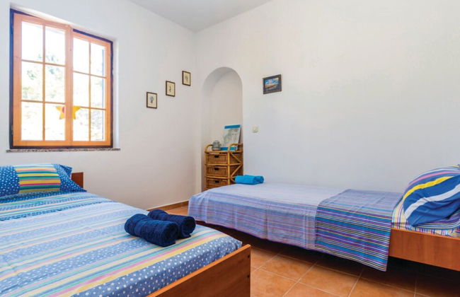 Sunny Beachfront Jablanac Apartments - Foto 1